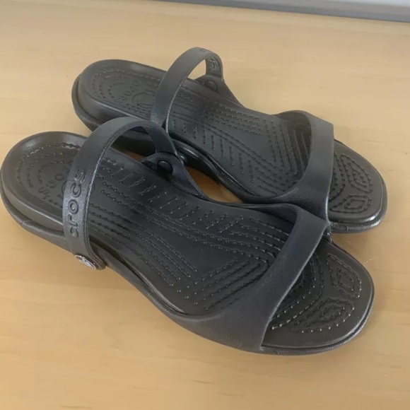 CROCS Shoes - Crocs Cleo Sandals size 8
